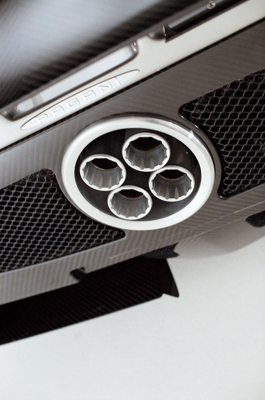 Детали экстерьера Pagani Zonda F 2005 года  (фото 43 из 82)